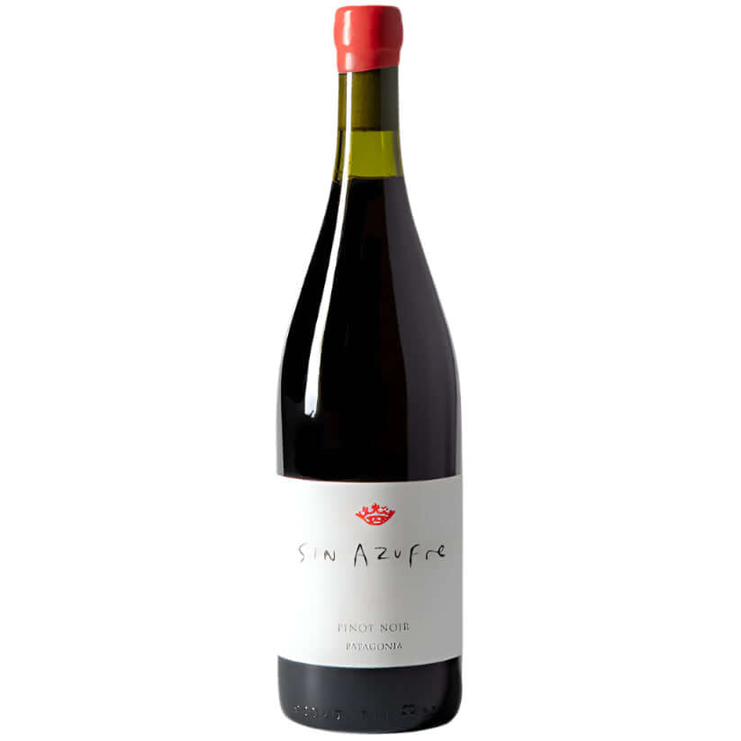 Bodega Chacra Sin Azufre Pinot Noir wine bottle with elegant label and vibrant red color.